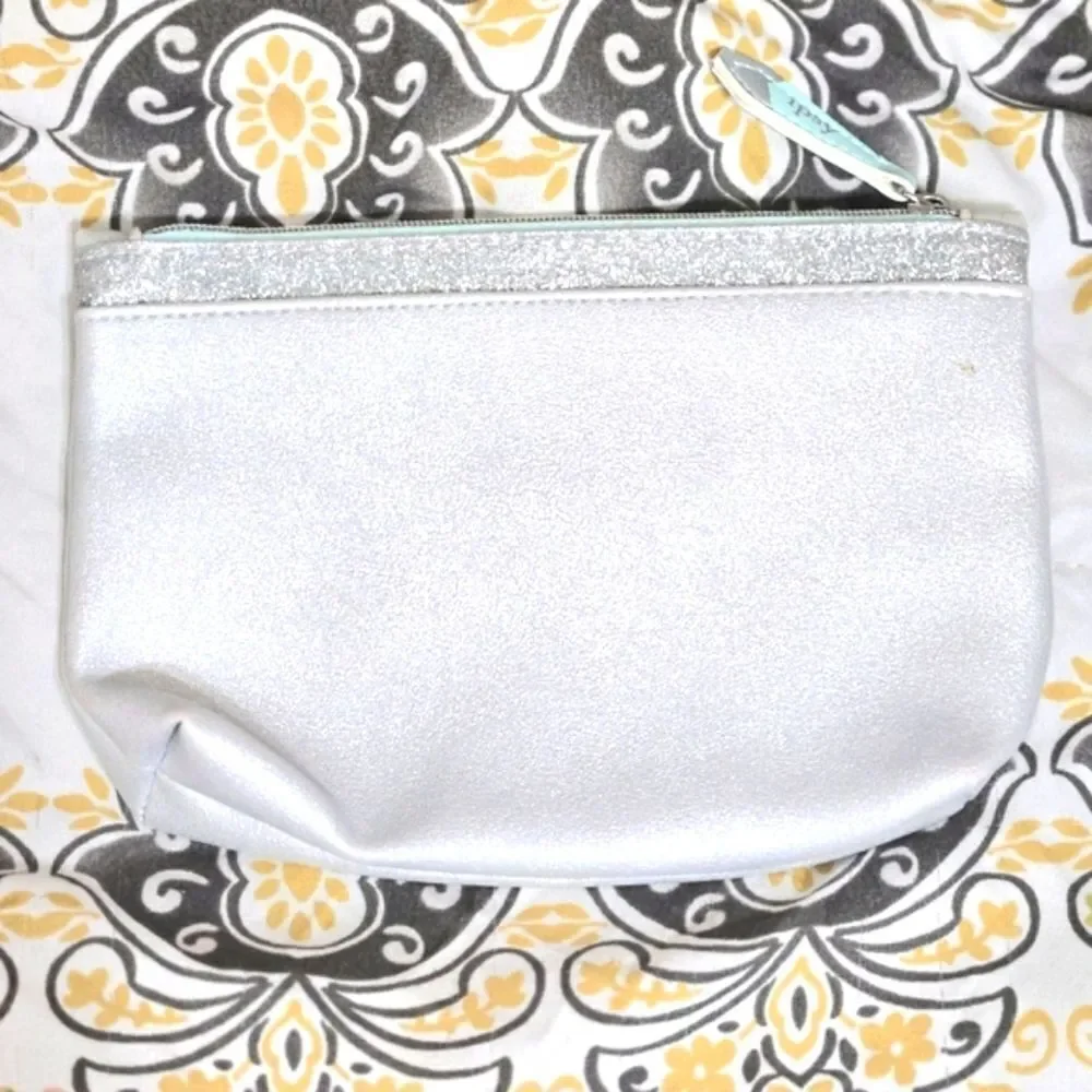 👝3/$10 Ipsy Cosmetic Bags